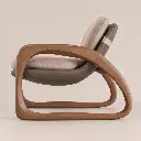 Sillón lounge nórdico de madera curvada.webp
