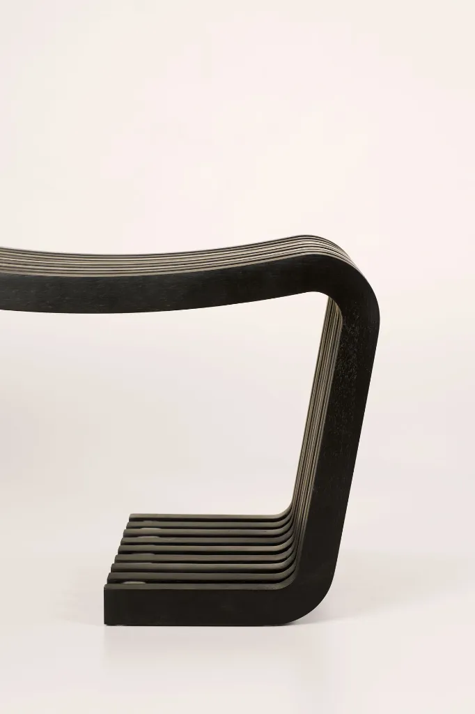 BANCO RIPPA NEGRO_ DETALLE1.webp