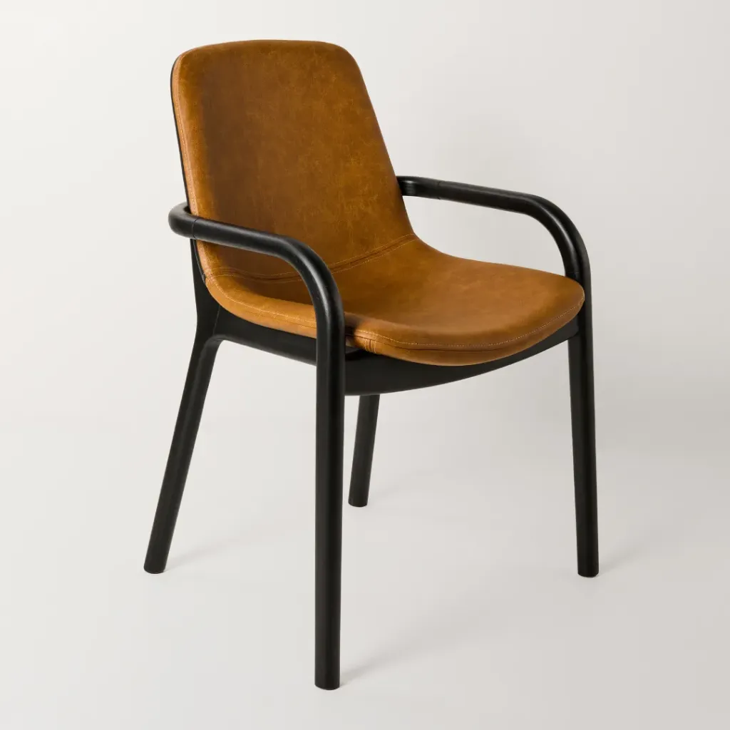Silla Lynae Brazo (k) Negra Cuero Suela Respaldo Negro